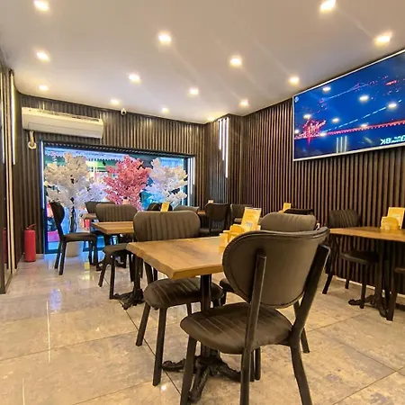 Sheeva Palace 아파트호텔